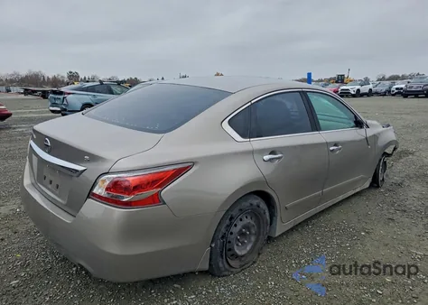 2015 Nissan Altima 2.5 z USA, uszkodzony, nr VIN 1N4AL3AP4FN923284